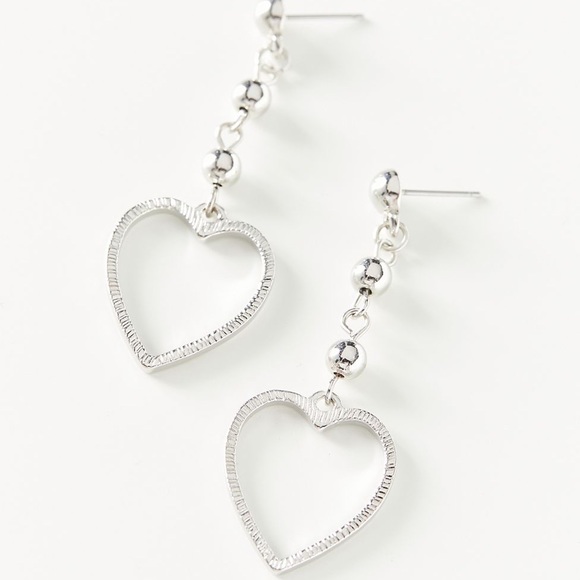 Urban Outfitters - Alicia Heart Drop Earrings - Picture 1 of 3
